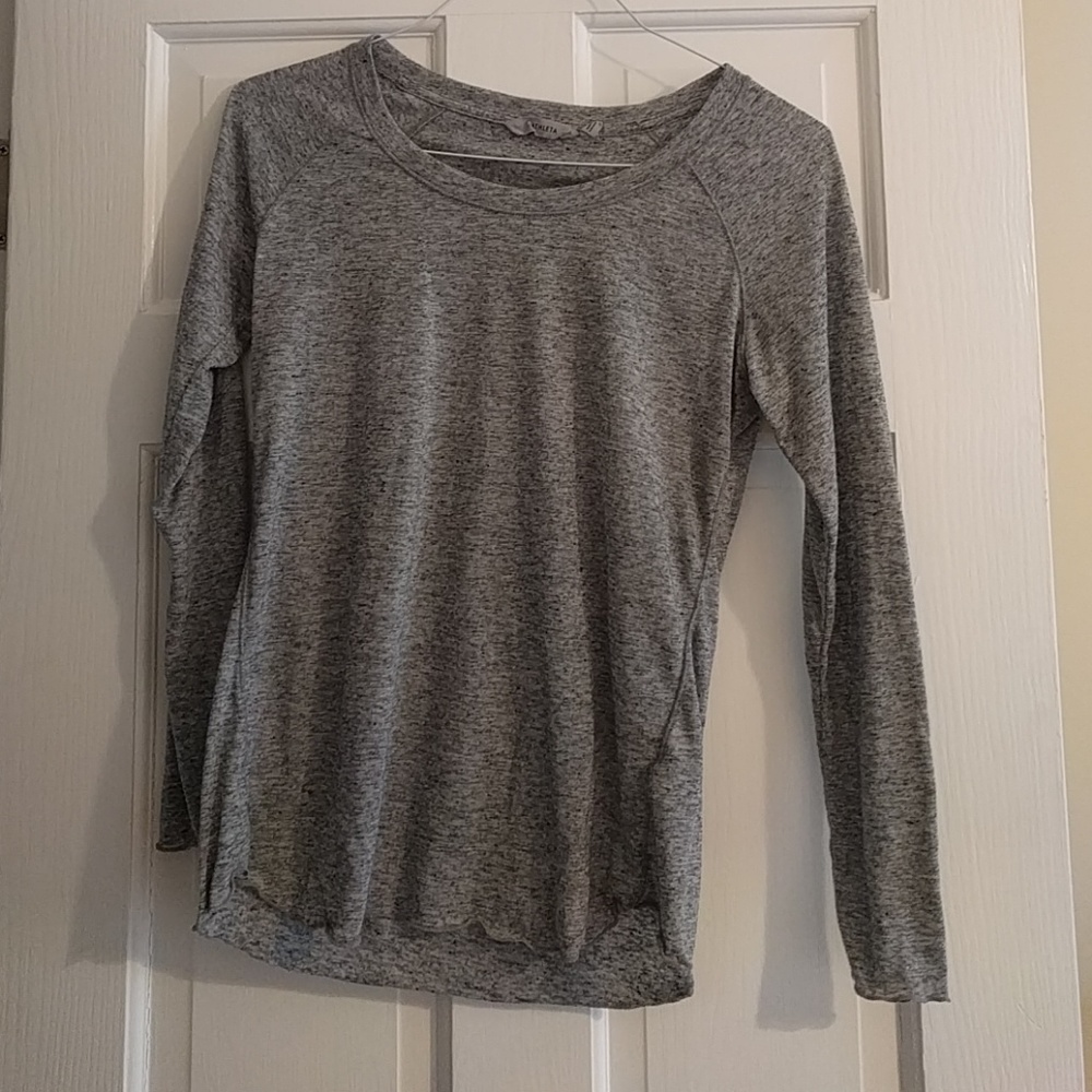 Athleta gray long sleeve shirt